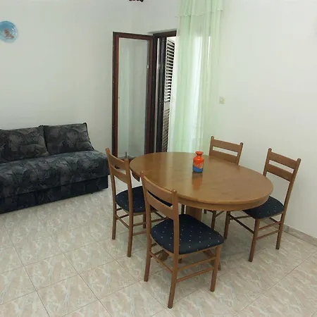 Apartment Beachfront Near Sibenik Brodarica (Sibenik-Knin)