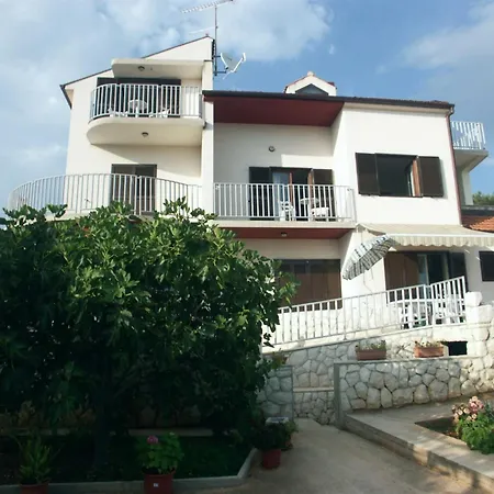 Beachfront Near Sibenik Apartman *