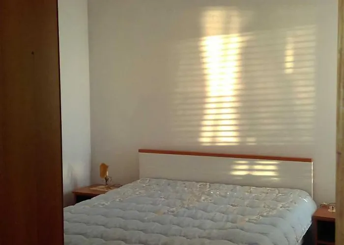 Beachfront Near Sibenik Appartamento *