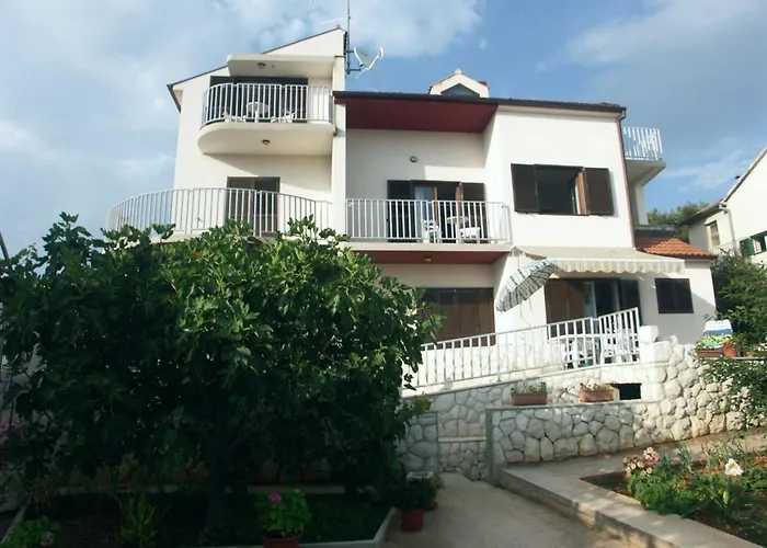 Beachfront Near Sibenik Appartamento *