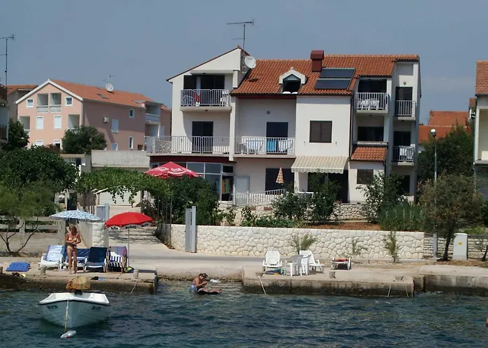Beachfront Near Sibenik Apartman